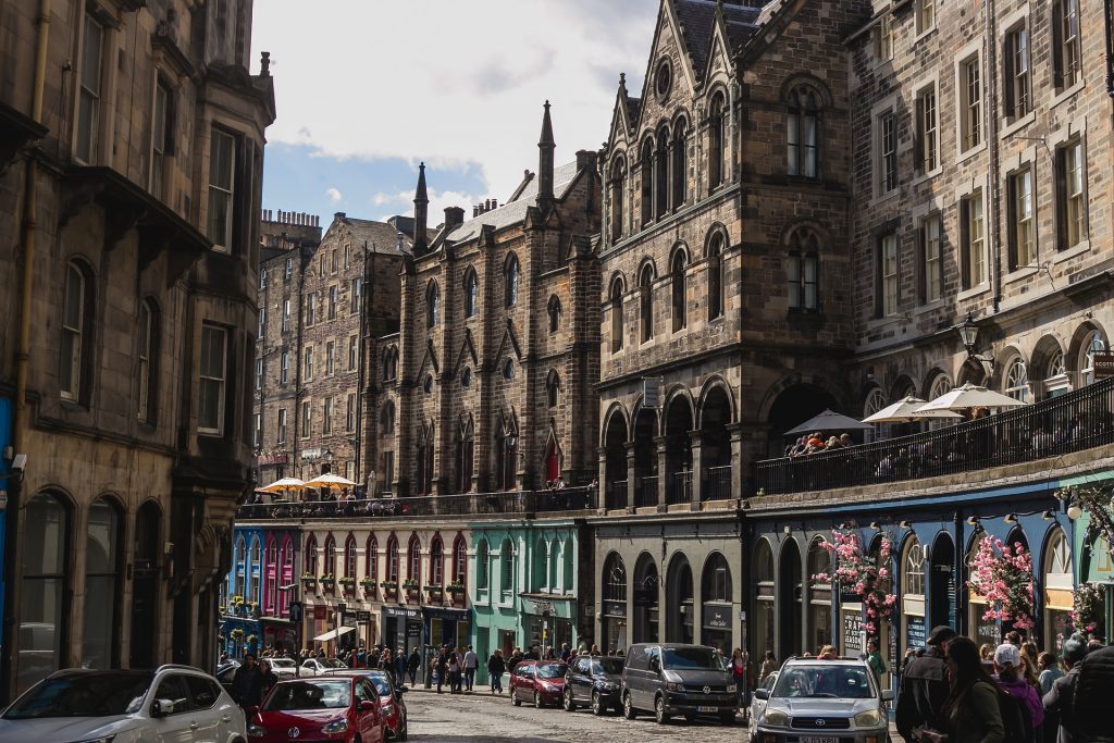 The real Diagon Alley? Victoria Street in Edinburgh is a Harry Potter location in Scotland | Inspiring Travel Scotland