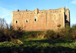 Doune Castle (Castle Leoch) in Scotland. 5 places to visit if you love outlander.
